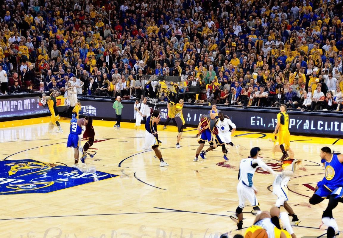 2017年NBA总决赛：勇士VS骑士巅峰对决回顾与战术分析