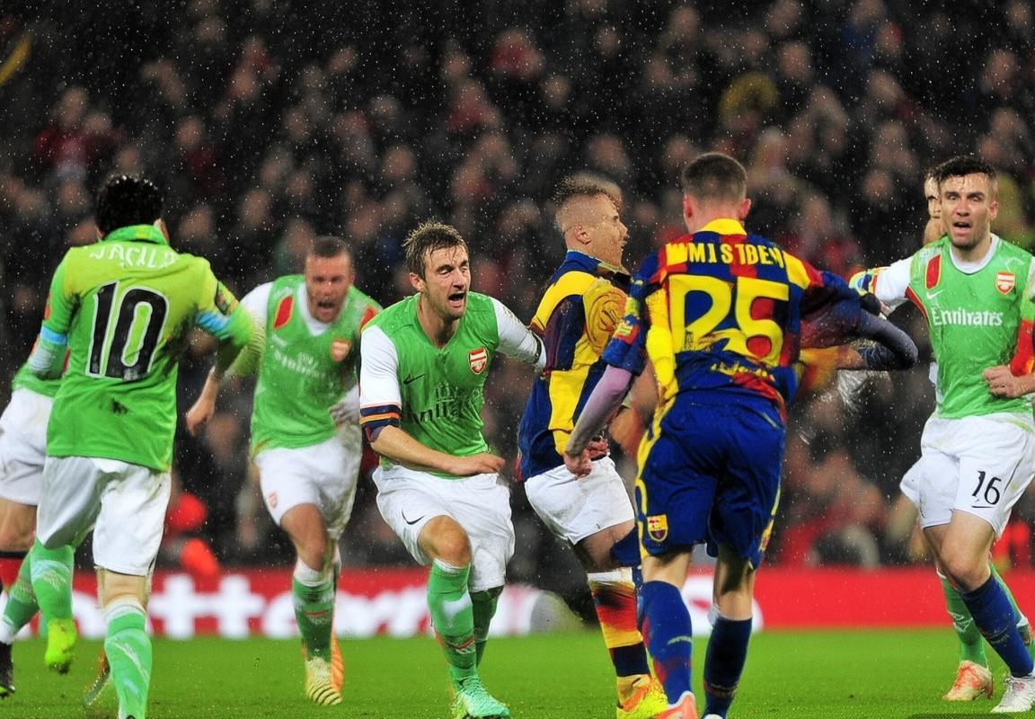 阿森纳逆袭巴萨：欧冠传控之战逆转传奇
